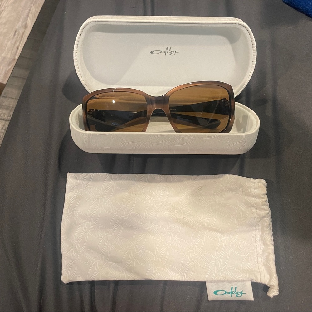 Oakley Discreet Women’s Sunglasses (Polarized)